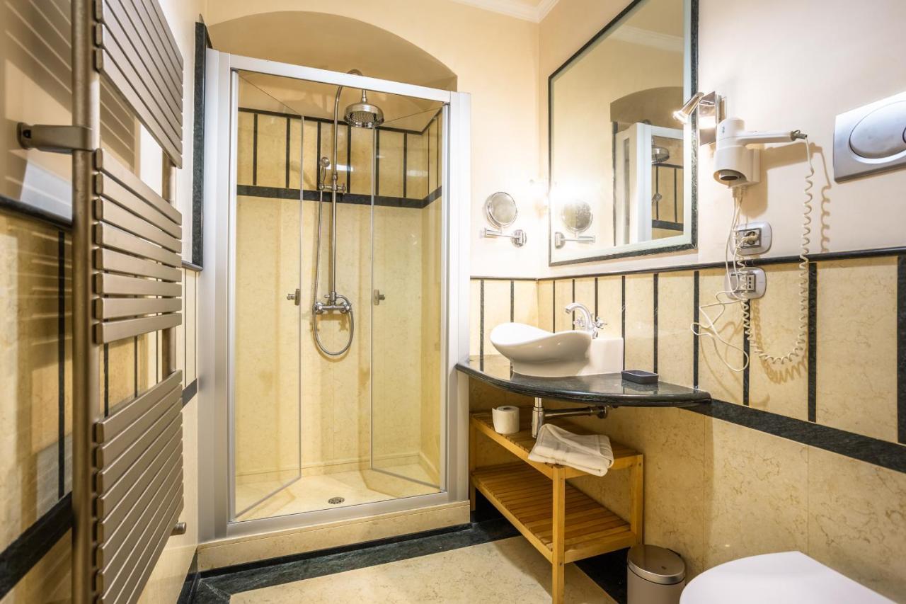 Luxury Inn Opera Рим Экстерьер фото